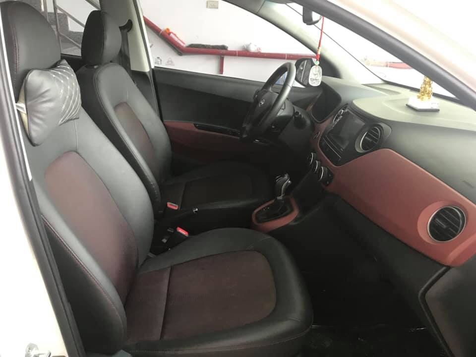 Bán Hyundai Grand i10 1.2AT sedan màu trắng số tự động sản xuất 2018 đi 8000km