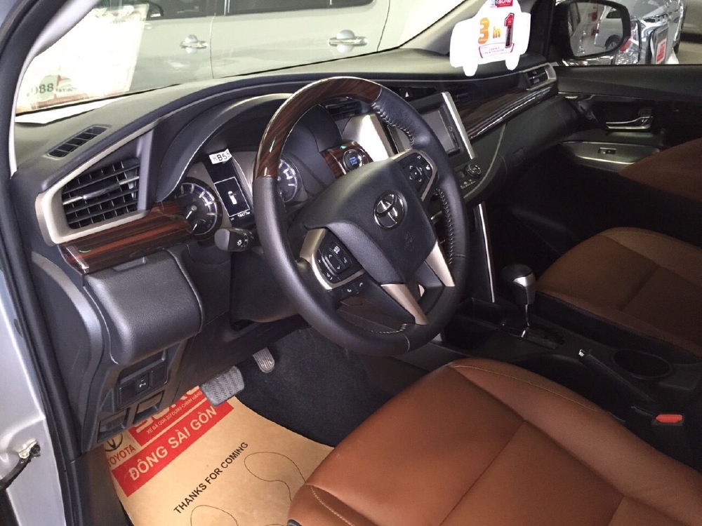 Bán xe Innova V đời 2017 , xe chỉ mới đi được 18500km, còn rất mới , hot nhất trong ngày. Gọi ngay em để sở hữu siêu phẩm