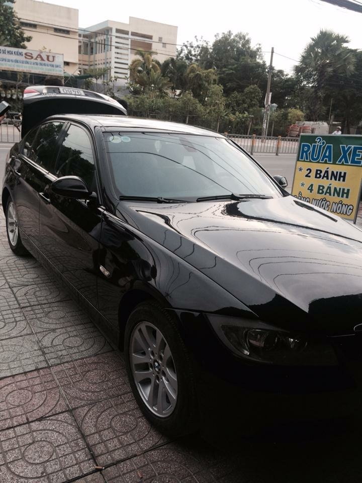 Cần bán xe BMW 320i 2008 số tự động màu đen chính chủ