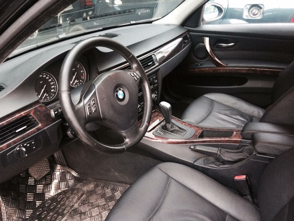 Cần bán xe BMW 320i 2008 số tự động màu đen chính chủ