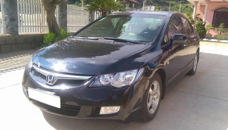 Gia đình cần bán xe Honda Civic đời 2008 bản 1.8L số tự động màu đen