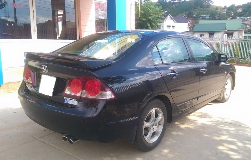 Gia đình cần bán xe Honda Civic đời 2008 bản 1.8L số tự động màu đen