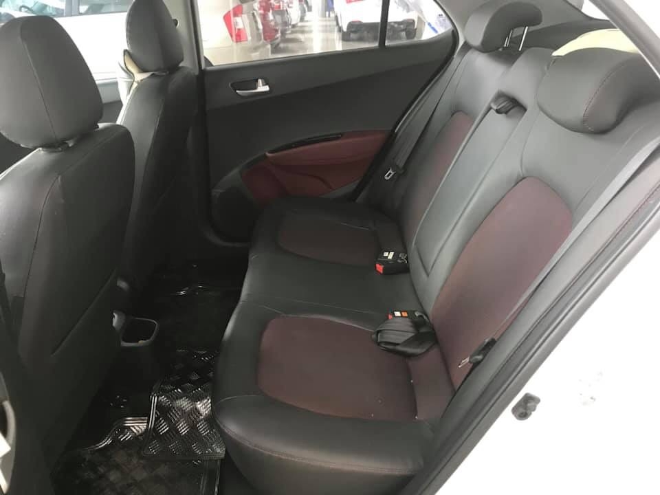 Bán Hyundai Grand i10 1.2AT sedan màu trắng số tự động sản xuất 2018 đi 8000km