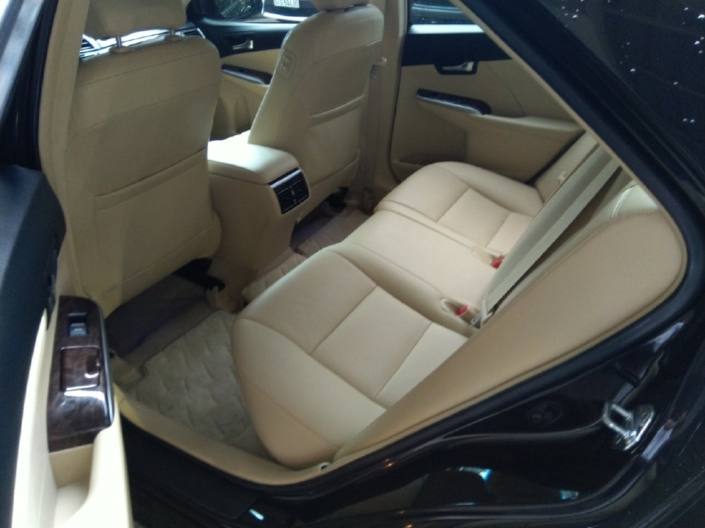 Bán xe Camry 2.0E 2017 màu đen đi 37.200km, xe đẹp như mới, còn bảo hành chính hãng, có hỗ tợ trả góp, hàng hót