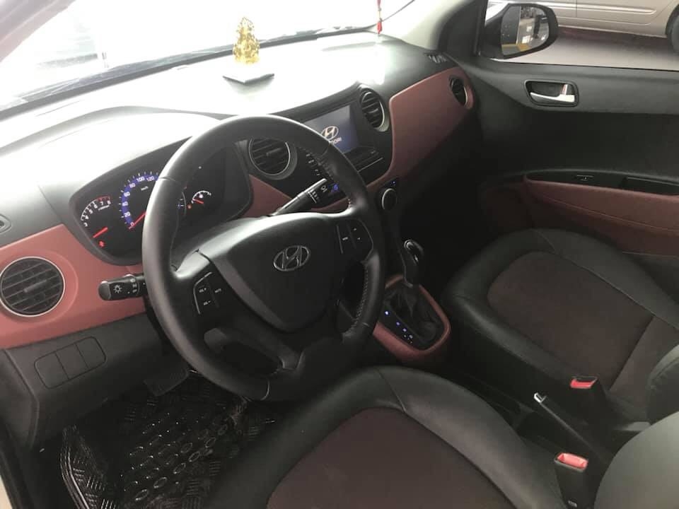 Bán Hyundai Grand i10 1.2AT sedan màu trắng số tự động sản xuất 2018 đi 8000km