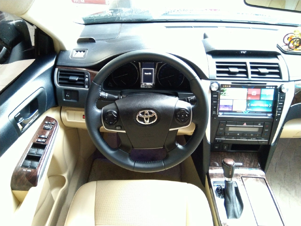 Bán xe Camry 2.0E 2017 màu đen đi 37.200km, xe đẹp như mới, còn bảo hành chính hãng, có hỗ tợ trả góp, hàng hót