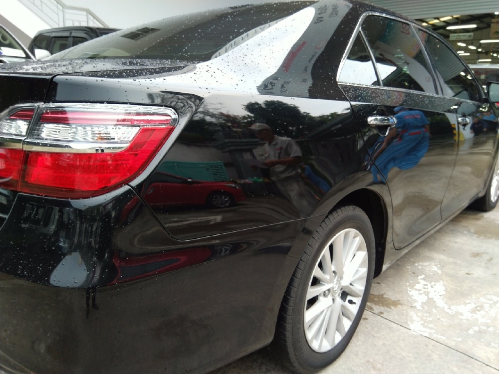 Bán xe Camry 2.0E 2017 màu đen đi 37.200km, xe đẹp như mới, còn bảo hành chính hãng, có hỗ tợ trả góp, hàng hót