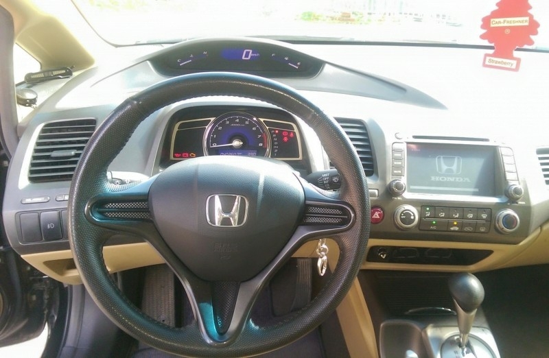 Gia đình cần bán xe Honda Civic đời 2008 bản 1.8L số tự động màu đen