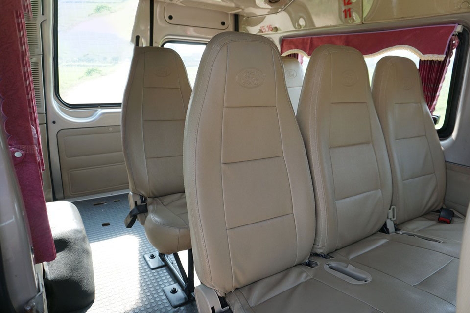 Bán Ford Transit 2017 máy  dầu màu vàng cát xe đi kỹ
