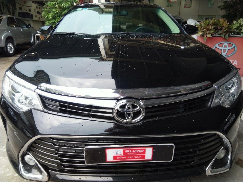 Bán xe Camry 2.0E 2017 màu đen đi 37.200km, xe đẹp như mới, còn bảo hành chính hãng, có hỗ tợ trả góp, hàng hót