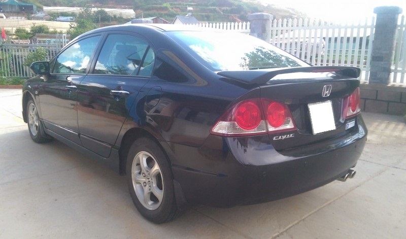Gia đình cần bán xe Honda Civic đời 2008 bản 1.8L số tự động màu đen