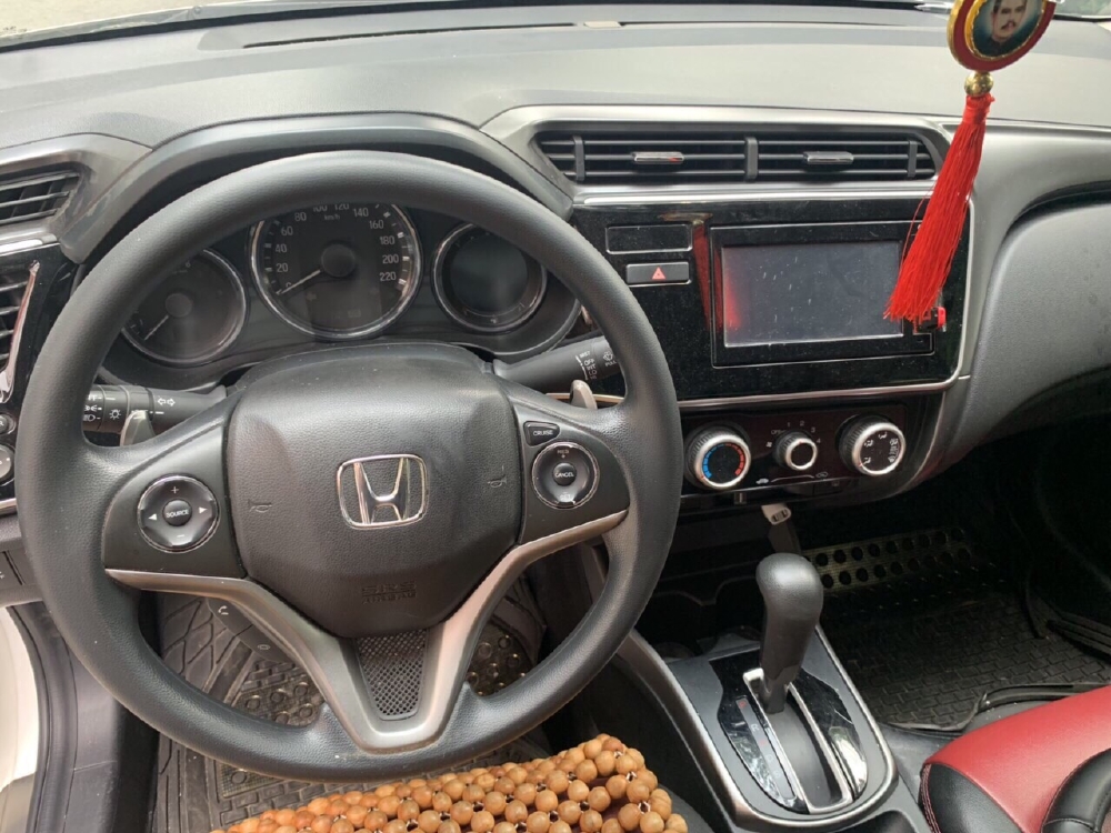 Bán Honda City 1.5CVT màu trắng số tự động sản xuất 2017 biển Sài Gòn 29000km