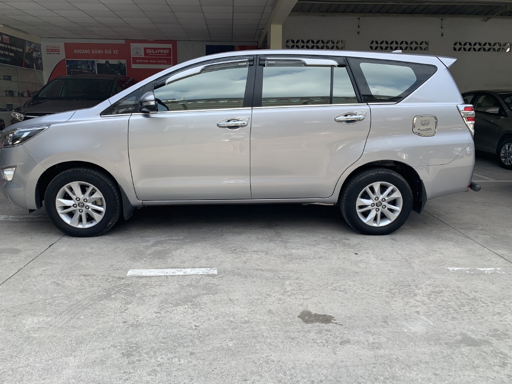 Bán xe Innova E đời 2016, màu bạc, đẹp như gái 18t , chạy được 43 000km , nội thất 3D. Hót duy nhất một chiếc