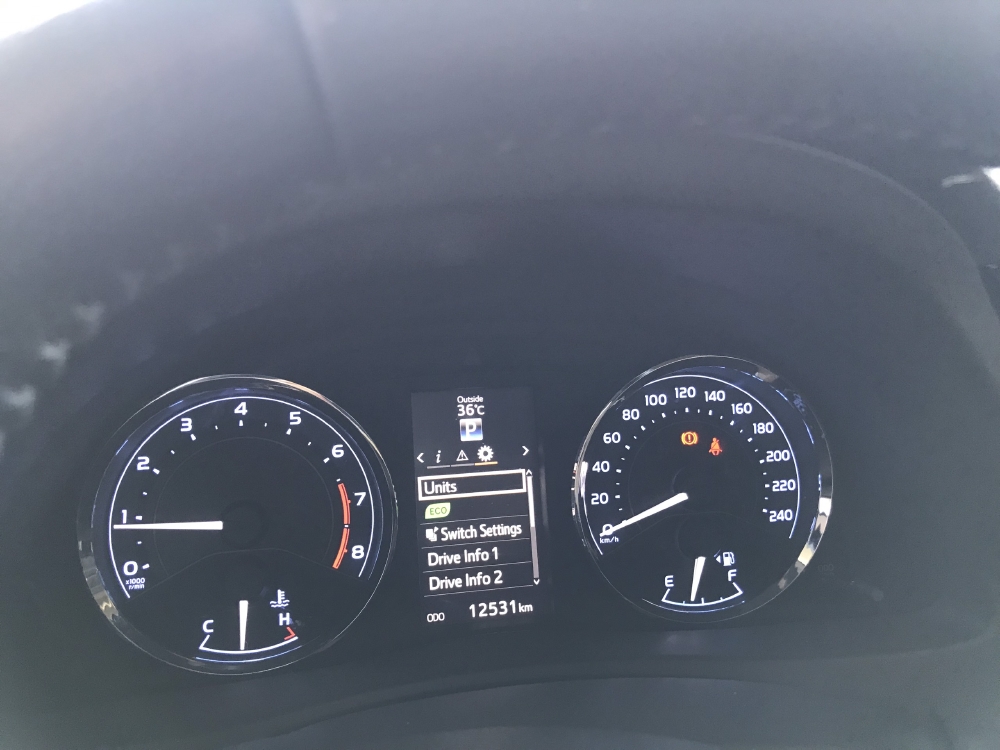 Bán xe Altis 1.8E AT, đời 2018, màu trắng  Odo 12530km , xe đẹp như mới, còn bảo hành chính hãng, có hỗ tợ trả góp