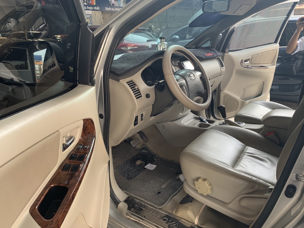 Bán innova V 2014, màu bạc, đúng chất, giá TL, hổ trợ góp