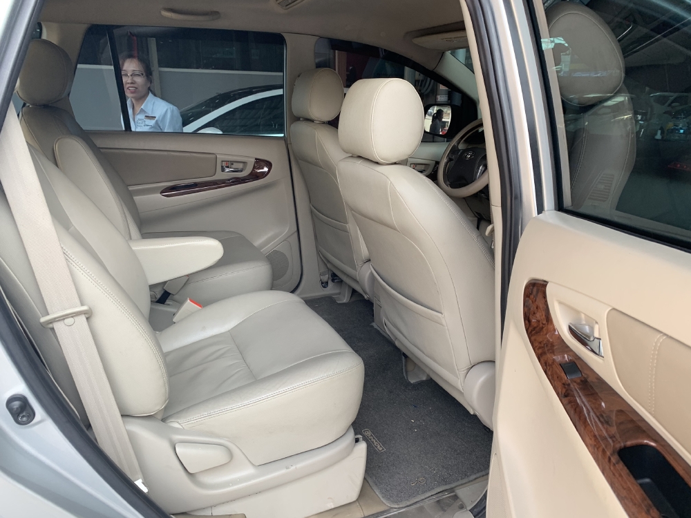 Bán innova V 2014, màu bạc, đúng chất, giá TL, hổ trợ góp