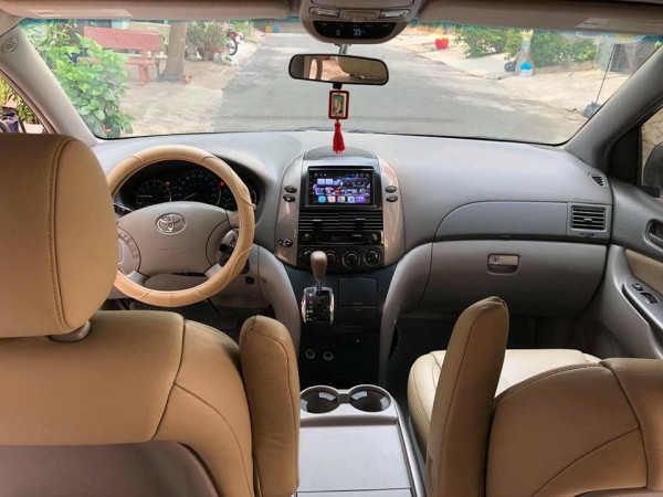 Bán Toyota Sienna LE 2009 nhập mỹ Bạc biển số thành phố