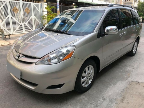 Bán Toyota Sienna LE 2009 nhập mỹ Bạc biển số thành phố