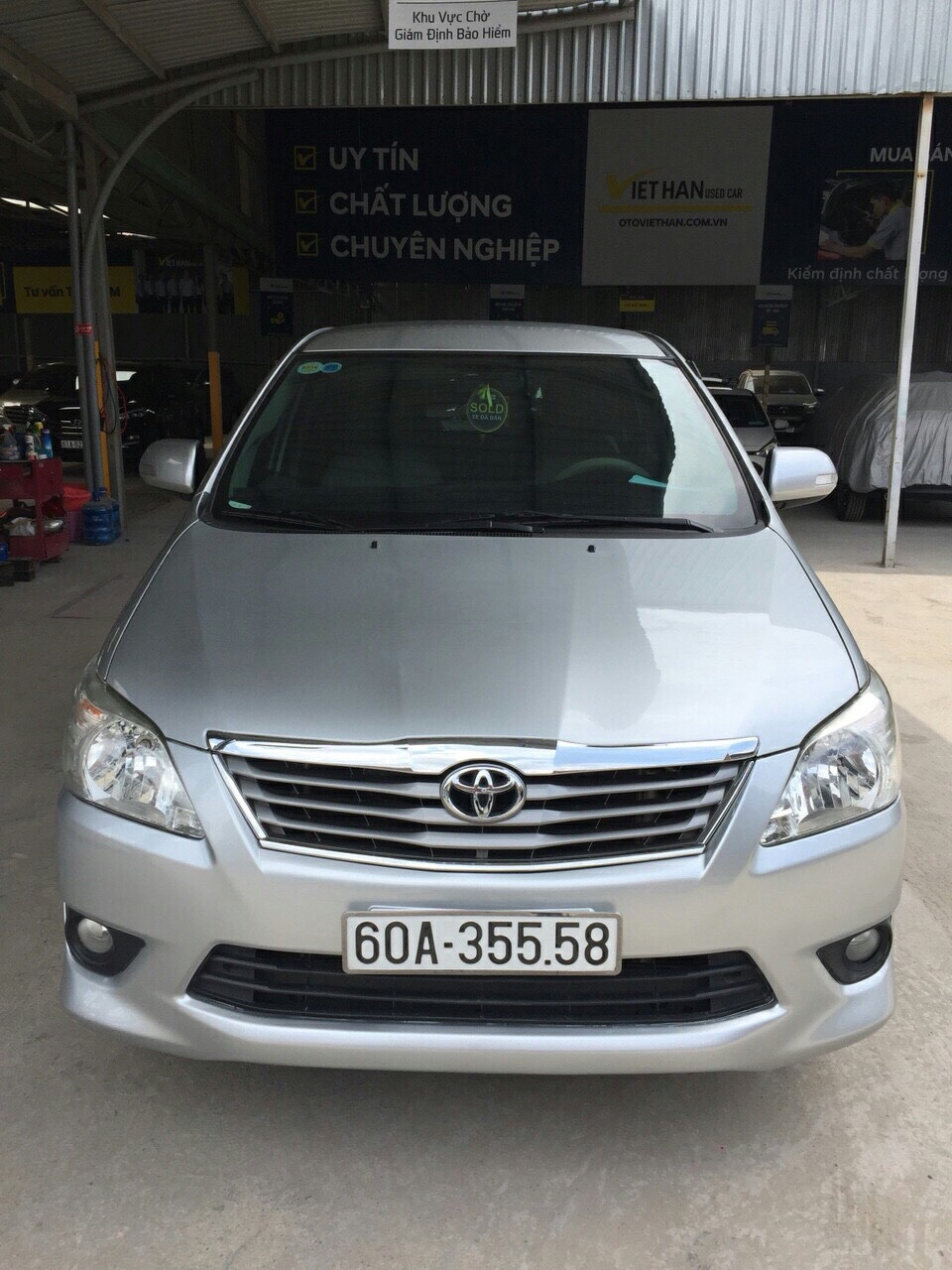 Bán Toyota INNOVA V 2.0AT màu bạc số tự động sản xuất 2014 biển Đồng Nai đi 81000km