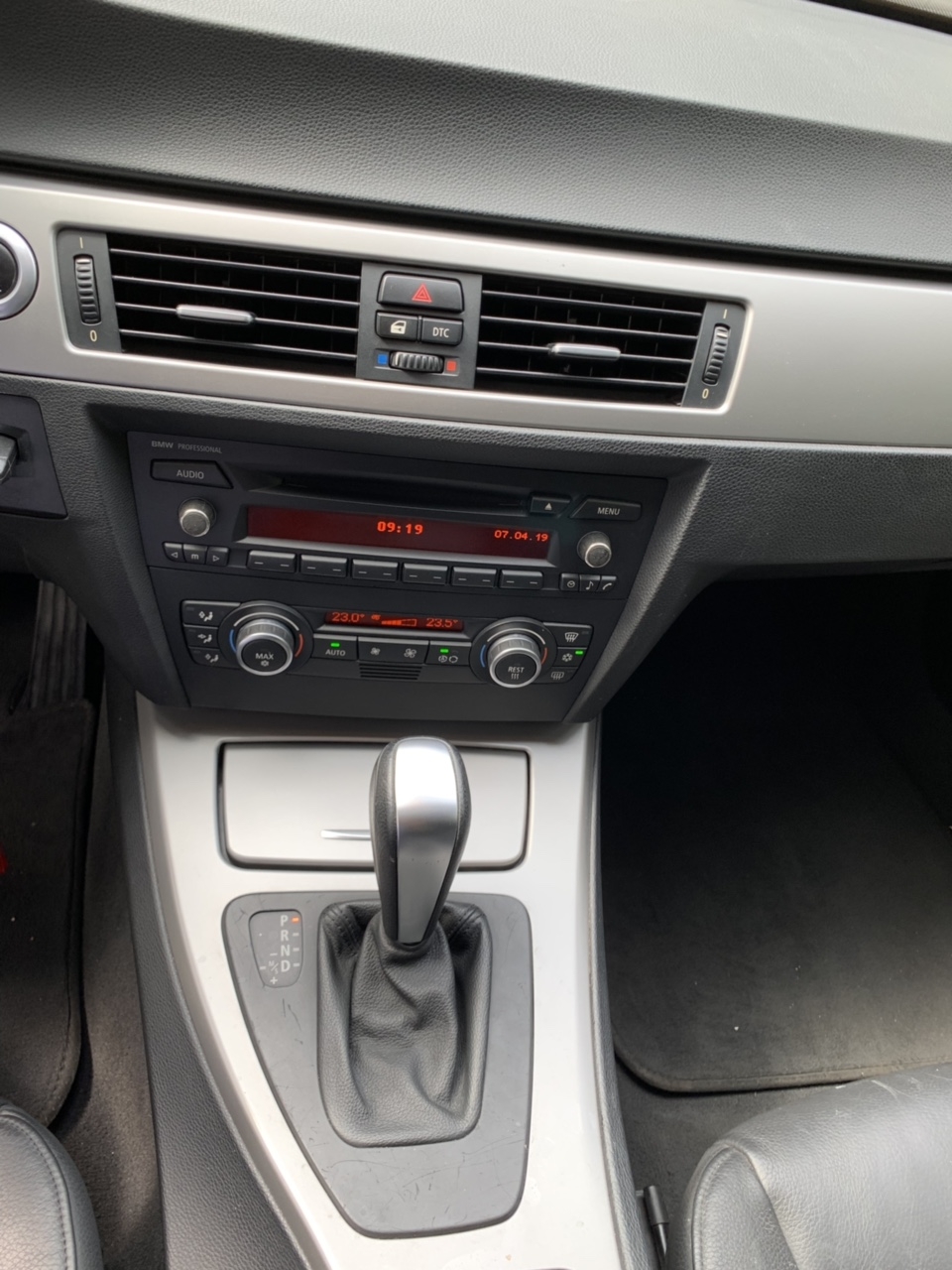Bán BMW 320i màu vàng cát số tự động nhập 2007 lăn bánh 2008 biển Thủ Đô 1 đời chủ