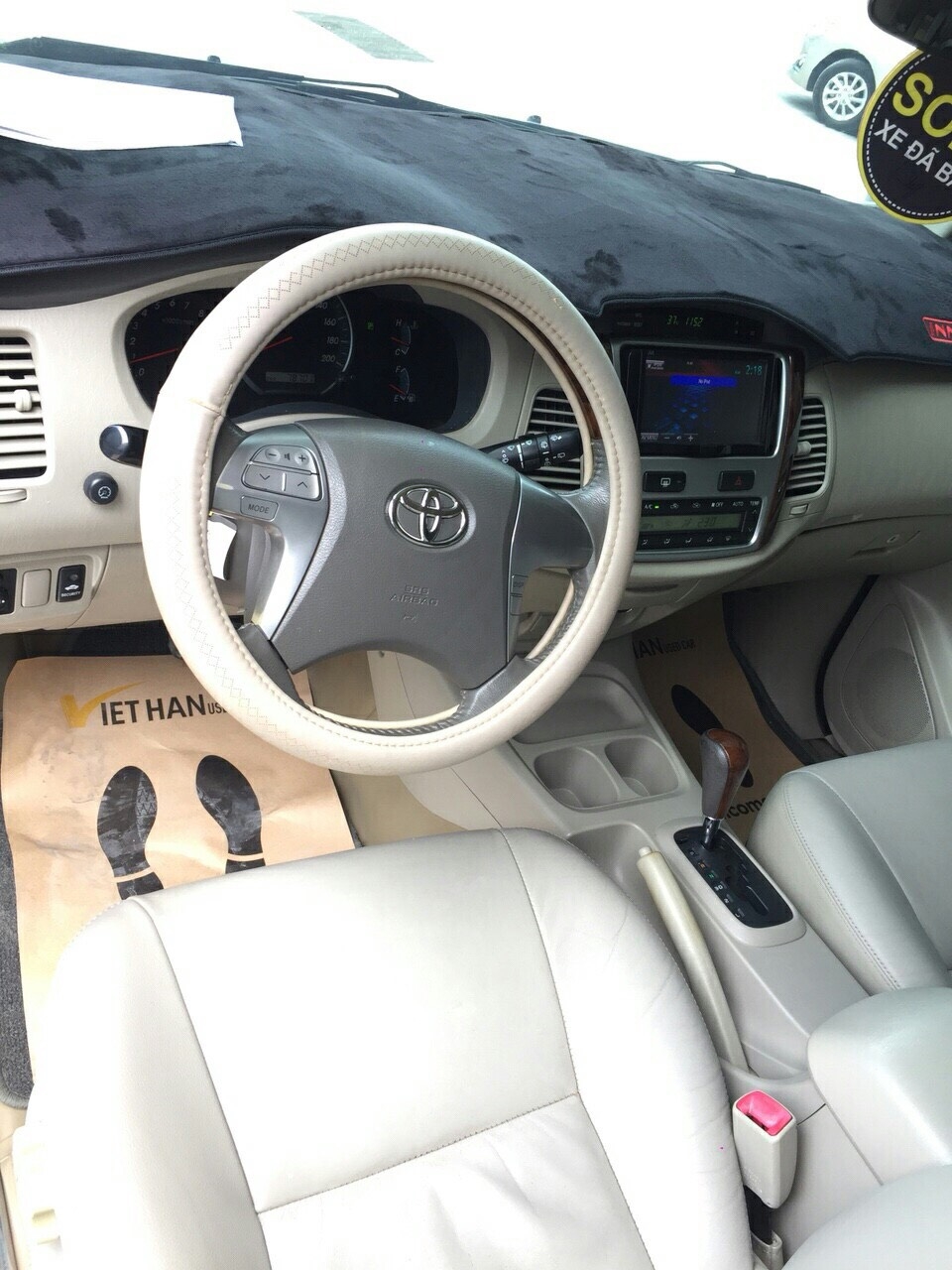 Bán Toyota INNOVA V 2.0AT màu bạc số tự động sản xuất 2014 biển Đồng Nai đi 81000km