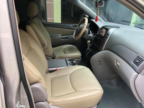 Bán Toyota Sienna LE 2009 nhập mỹ Bạc biển số thành phố