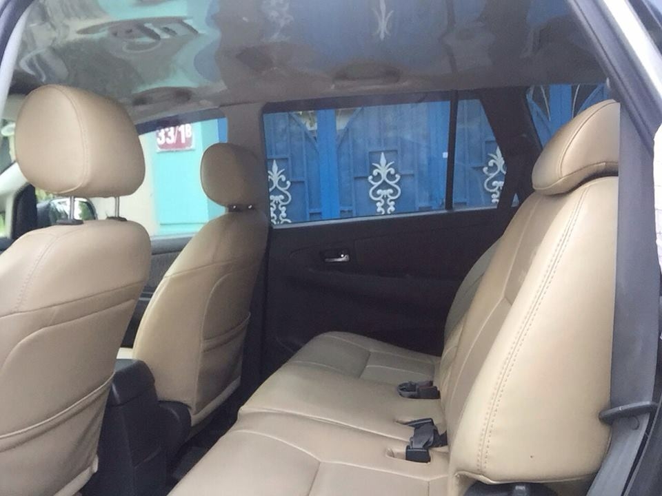 Gia đình cần bán xe Innova đời 2012 đk 2013 số sàn màu bạc