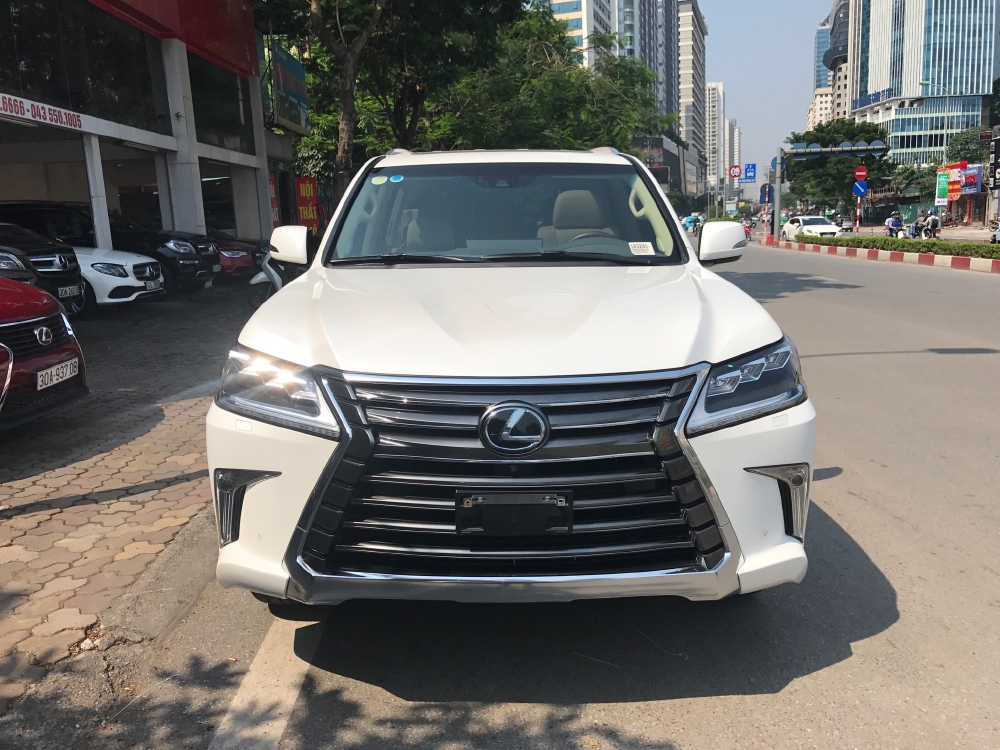 Lx570 2017 trắng