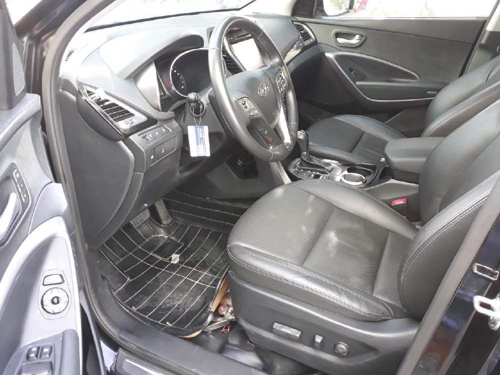 Bán Hyundai SantaFe 4WD 2.4AT màu đen VIP máy xăng bản full 2 cầu số tự động sản xuất 2015 biển Sài Gòn