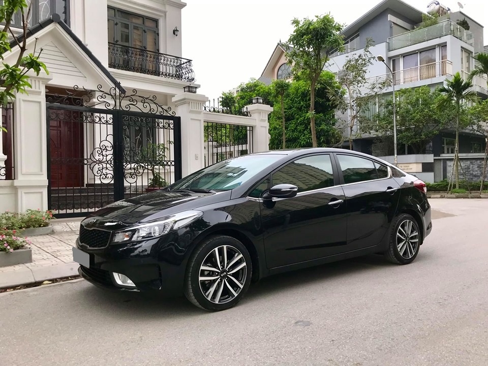 Bán Kia Cerato 2.0 2016 số tự động máy xăng màu đen rất đẹp