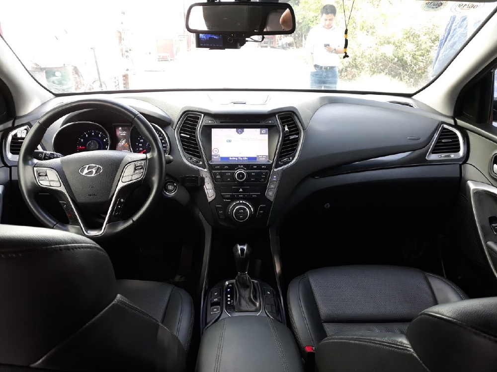 Bán Hyundai SantaFe 4WD 2.4AT màu đen VIP máy xăng bản full 2 cầu số tự động sản xuất 2015 biển Sài Gòn