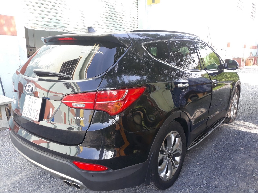Bán Hyundai SantaFe 4WD 2.4AT màu đen VIP máy xăng bản full 2 cầu số tự động sản xuất 2015 biển Sài Gòn
