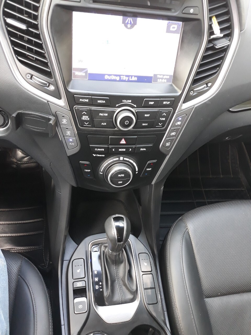 Bán Hyundai SantaFe 4WD 2.4AT màu đen VIP máy xăng bản full 2 cầu số tự động sản xuất 2015 biển Sài Gòn