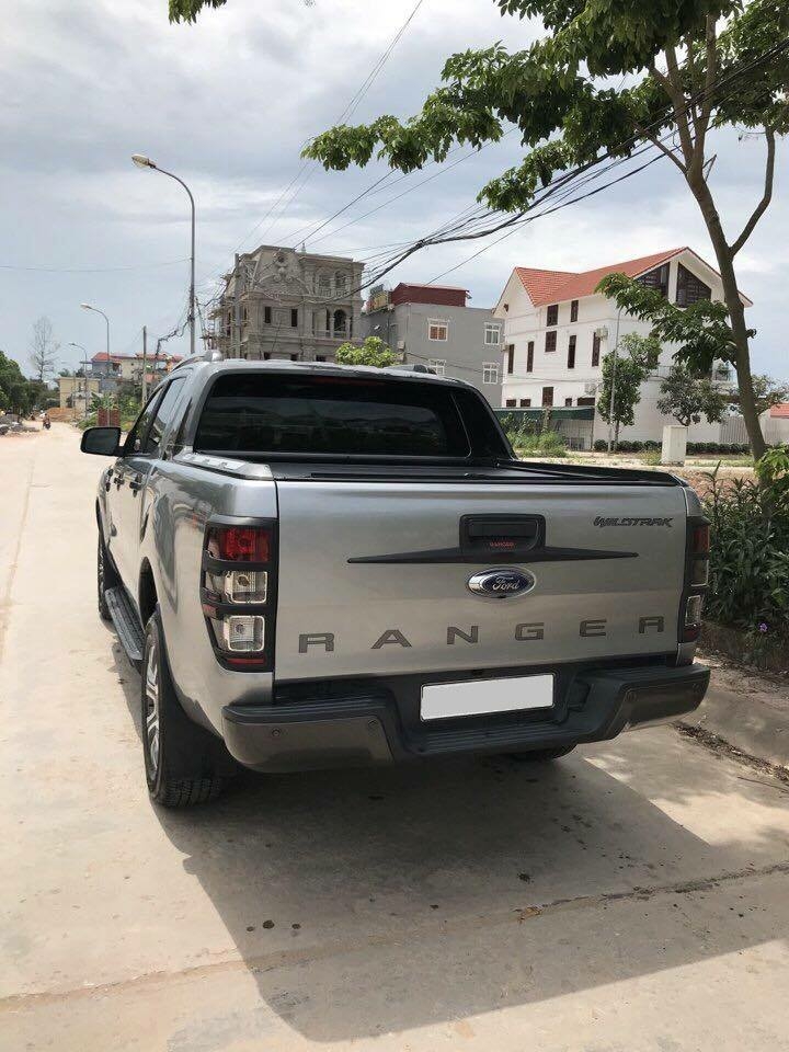 Bán Ford Ranger 3.2 wildtrak 2017 màu Bạc đi rất kỹ.