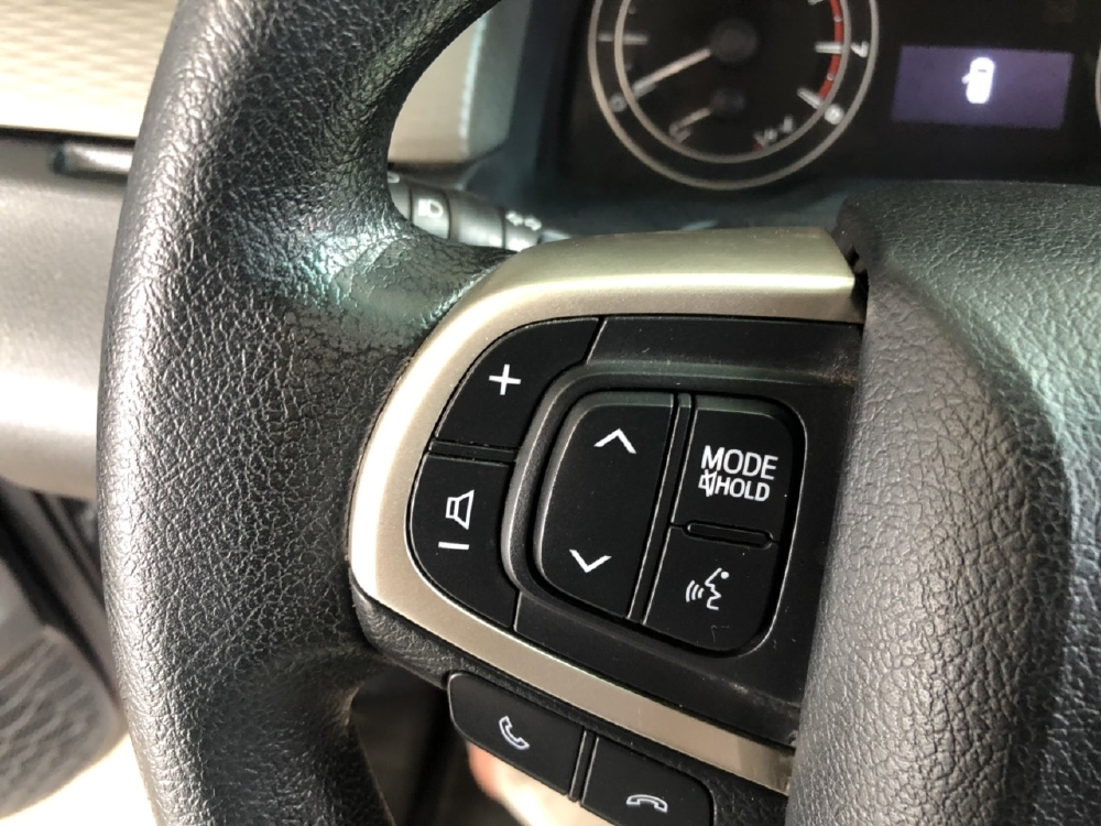 Bán Toyota INNOVA 2.0E màu bạc số sàn sản xuất 2017 biển Sài Gòn một chủ sử dụng gia đình đi 32000km