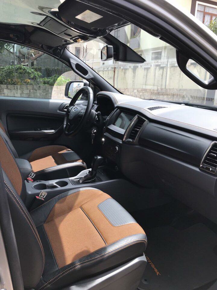 Bán Ford Ranger 3.2 wildtrak 2017 màu Bạc đi rất kỹ.