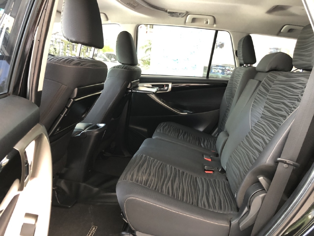 Bán xe Innova Venturer màu đen đời 2018, chạy được 44000km, xe đẹp như mới .có hỗ trợ trả góp nhé