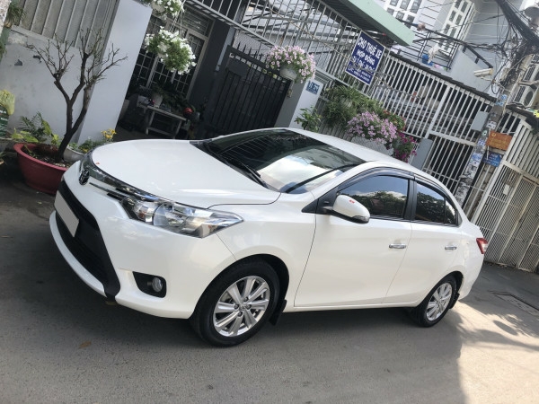 bán Toyota Vios 2018 số tự động màu trắng biển tp
