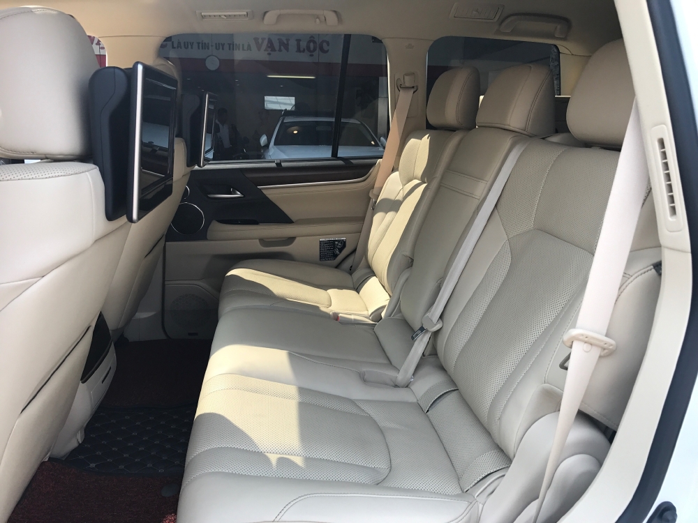 Lx570 2017 trắng