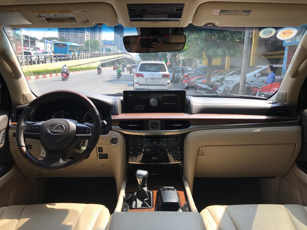 Lx570 2017 trắng