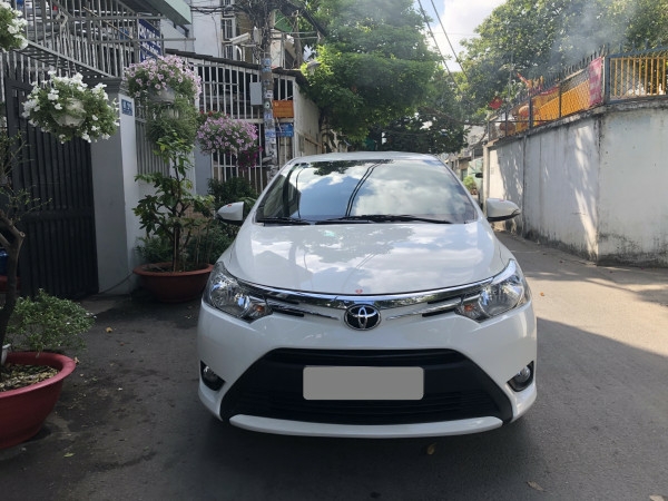 bán Toyota Vios 2018 số tự động màu trắng biển tp