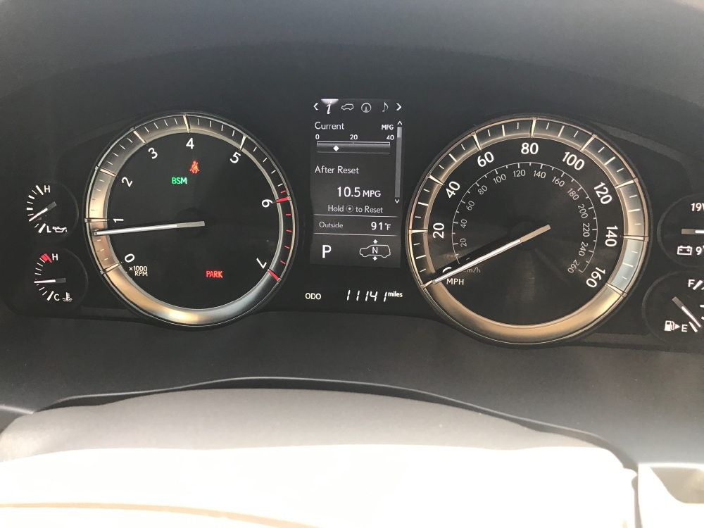 Lx570 2017 trắng