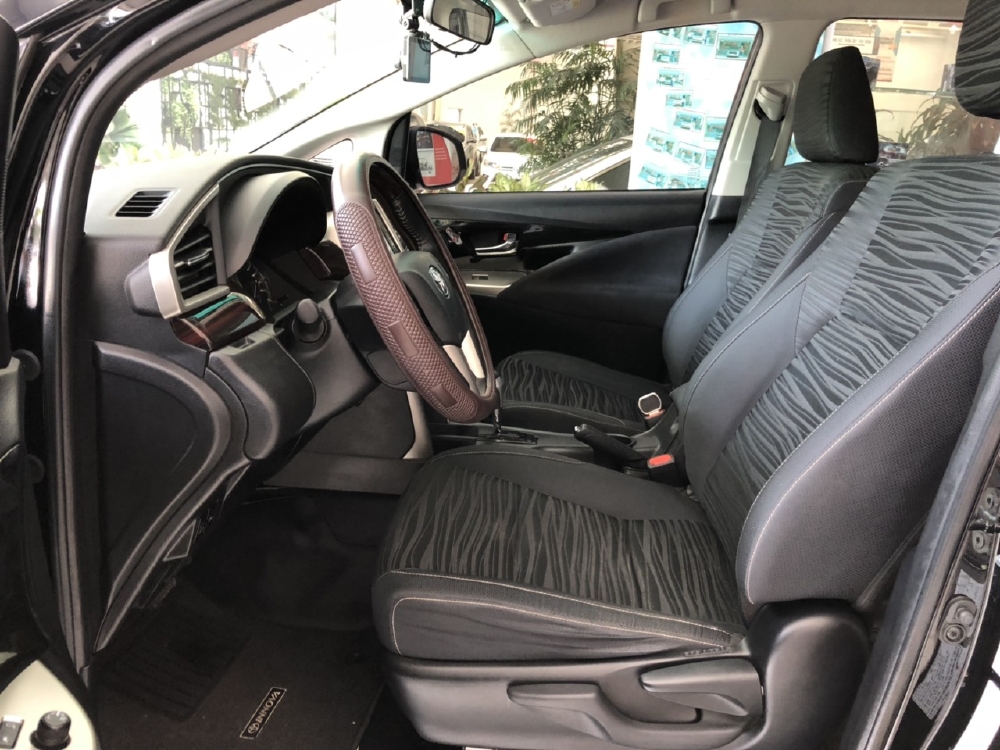 Bán xe Innova Venturer màu đen đời 2018, chạy được 44000km, xe đẹp như mới .có hỗ trợ trả góp nhé