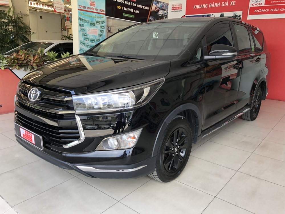 Bán xe Innova Venturer màu đen đời 2018, chạy được 44000km, xe đẹp như mới .có hỗ trợ trả góp nhé