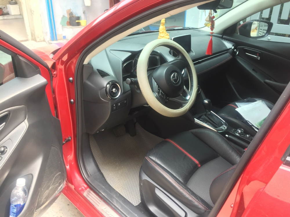 Bán Mazda 2 màu đỏ 2017 tự động xe rất đẹp và mới