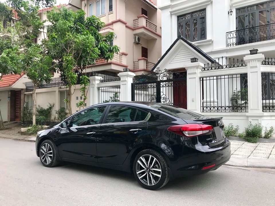 Bán Kia Cerato 2.0 2016 số tự động máy xăng màu đen rất đẹp