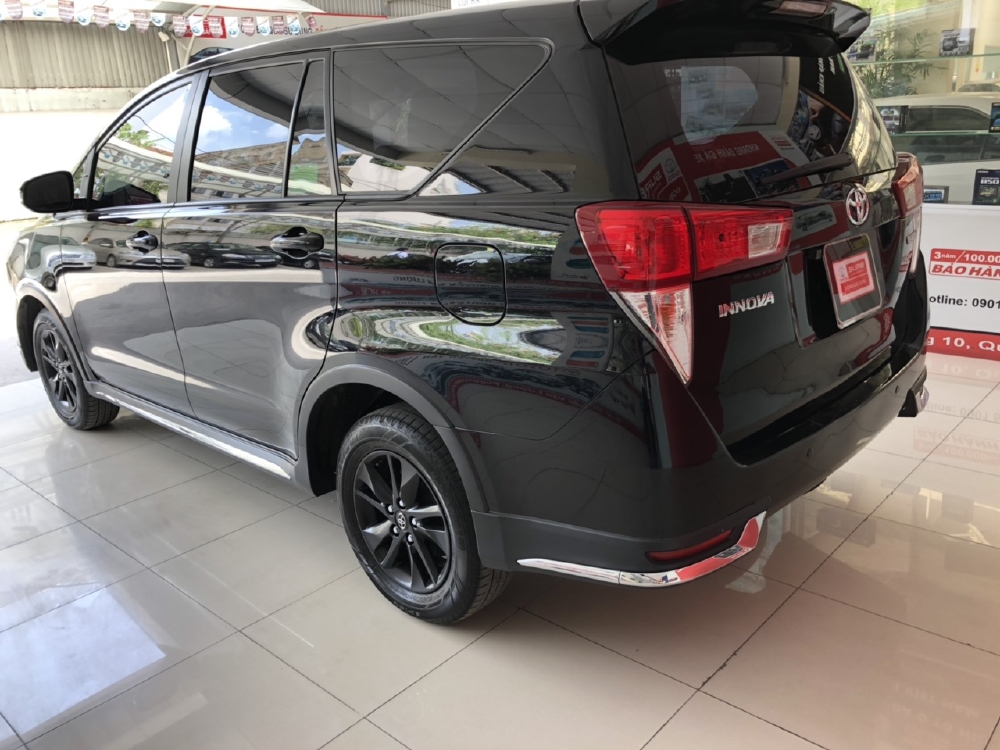 Bán xe Innova Venturer màu đen đời 2018, chạy được 44000km, xe đẹp như mới .có hỗ trợ trả góp nhé