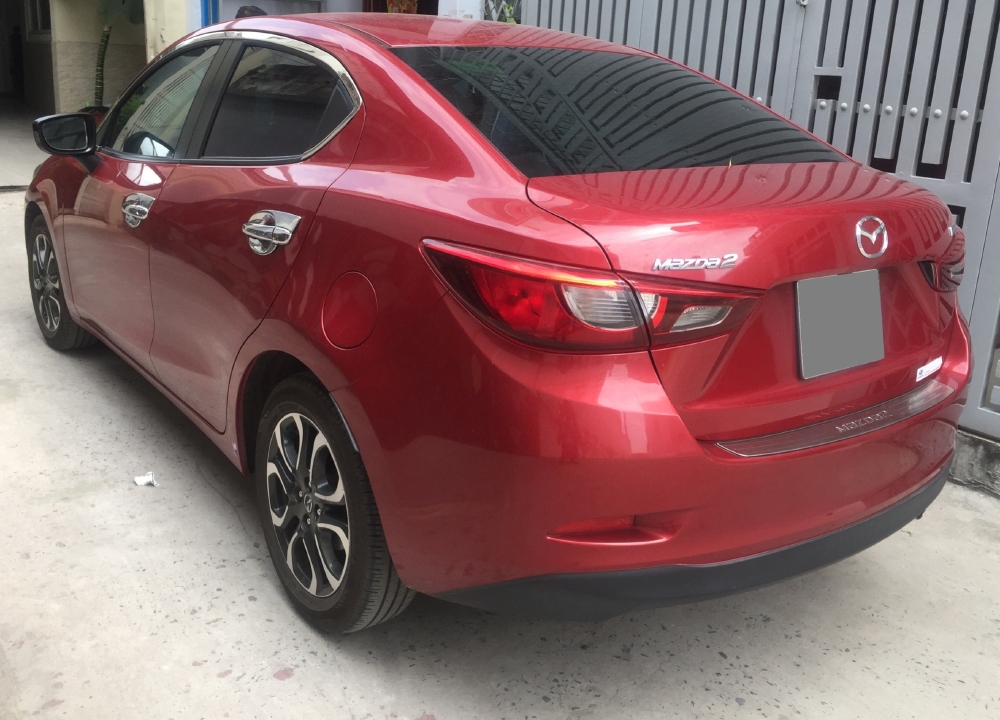 Bán Mazda 2 màu đỏ 2017 tự động xe rất đẹp và mới