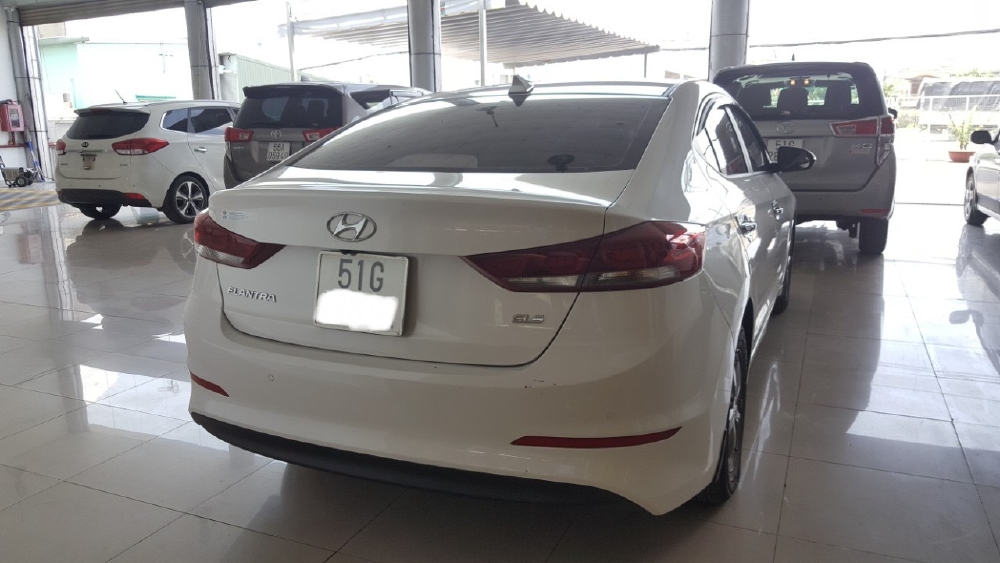Bán Elantra MT 2017, màu trắng, đúng chất, biển TP, giá TL, hổ trợ góp