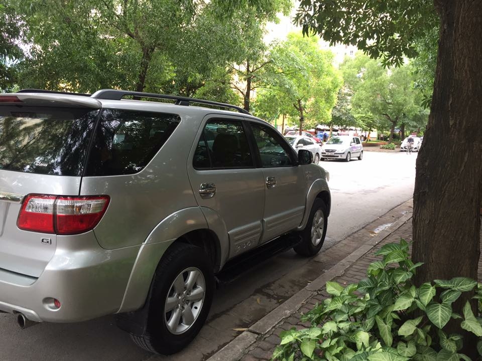 Gia đình cần bán Fortuner 2009, số sàn, máy dầu, màu bạc, gia đình sử dụng kỷ